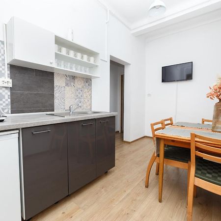 Color Apartments Franceza St Bucarest Extérieur photo