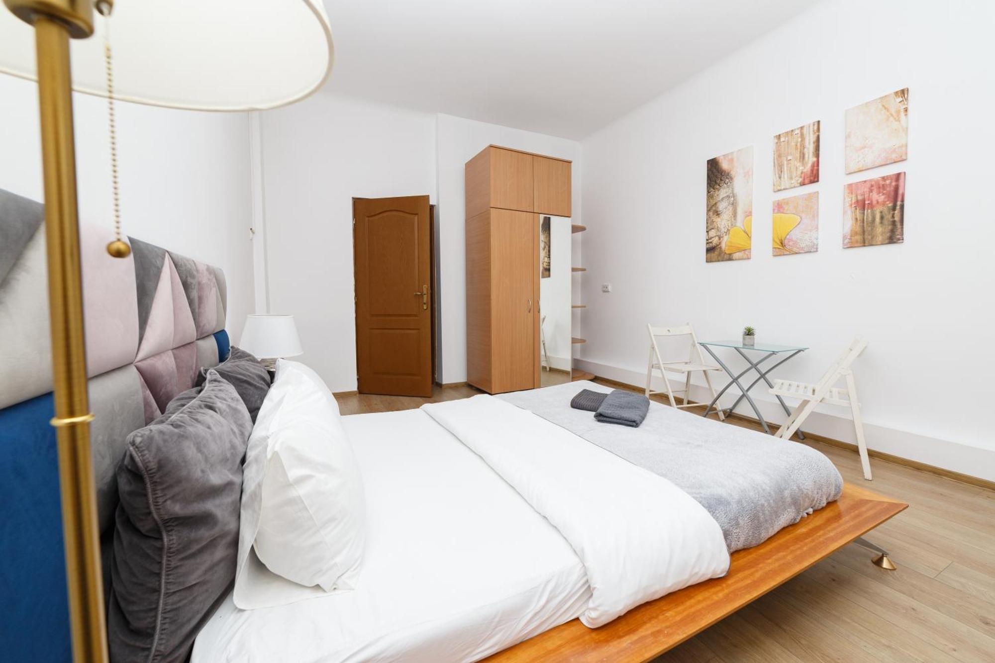 Color Apartments Franceza St Bucarest Extérieur photo