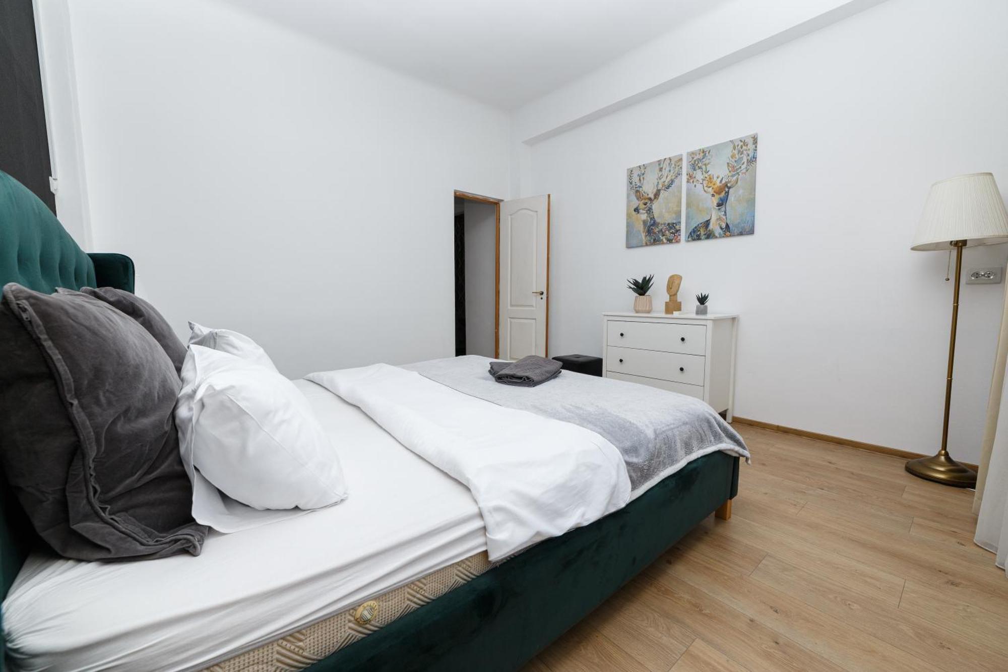 Color Apartments Franceza St Bucarest Extérieur photo