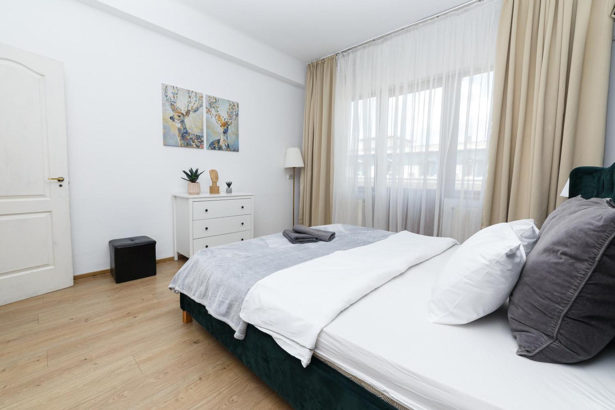 Color Apartments Franceza St Bucarest Extérieur photo