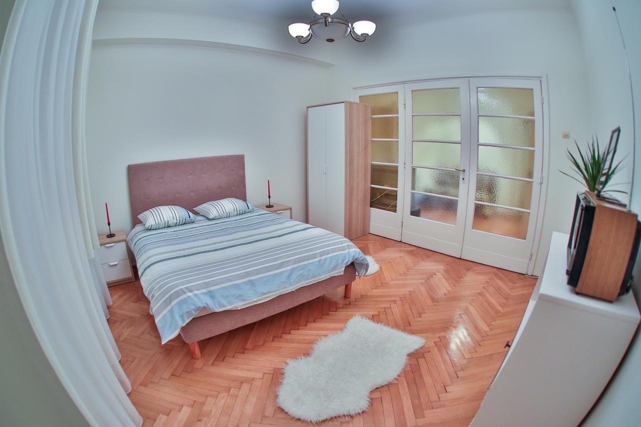 Color Apartments Franceza St Bucarest Extérieur photo