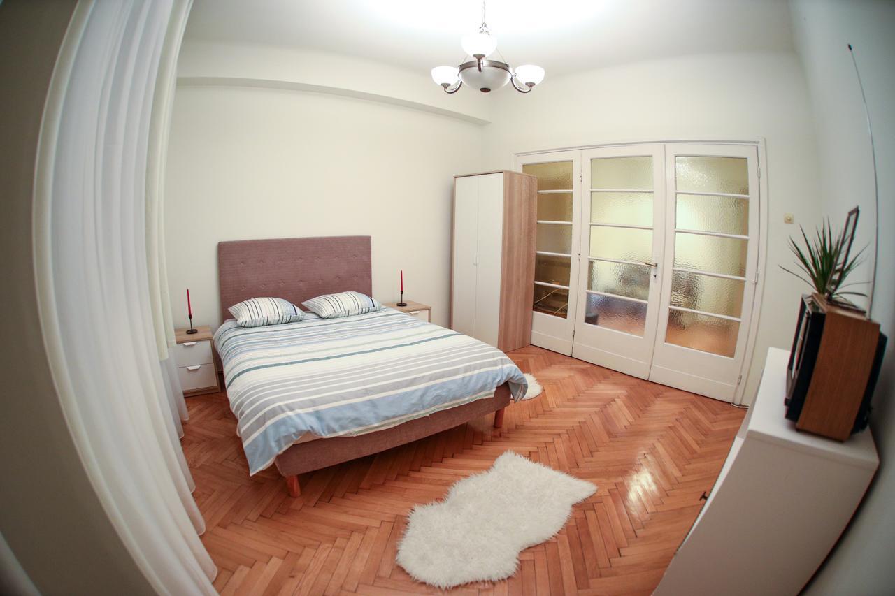 Color Apartments Franceza St Bucarest Extérieur photo