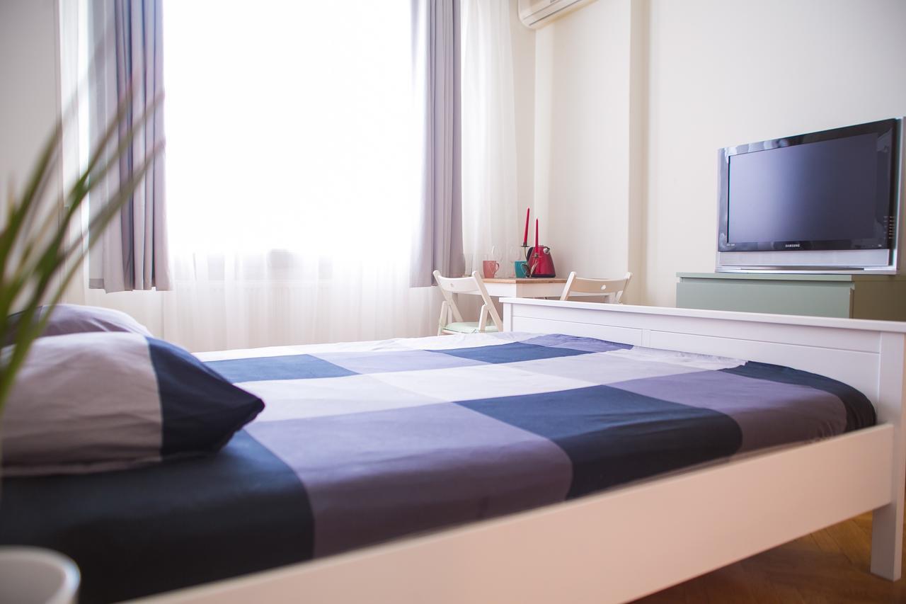 Color Apartments Franceza St Bucarest Extérieur photo